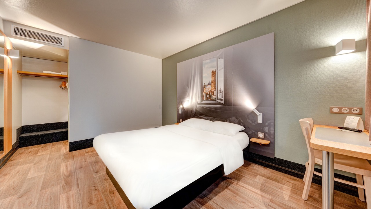 Photo of Bedroom in Louveciennes