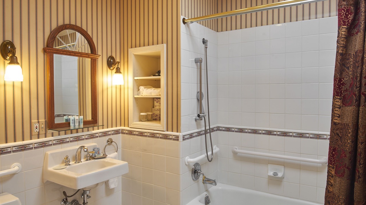 Photo of Bathroom in Point Richmond