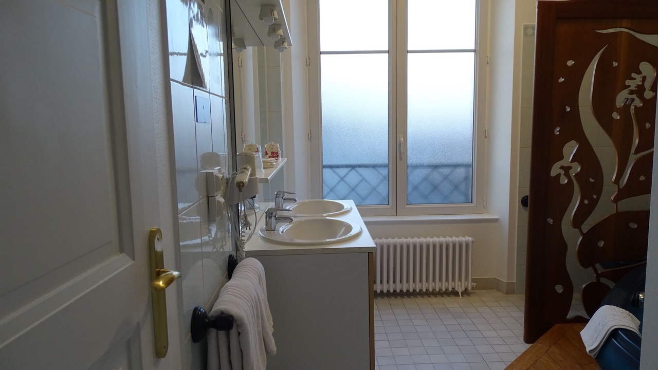 Photo of Bathroom in Saint-Vaast-la-Hougue