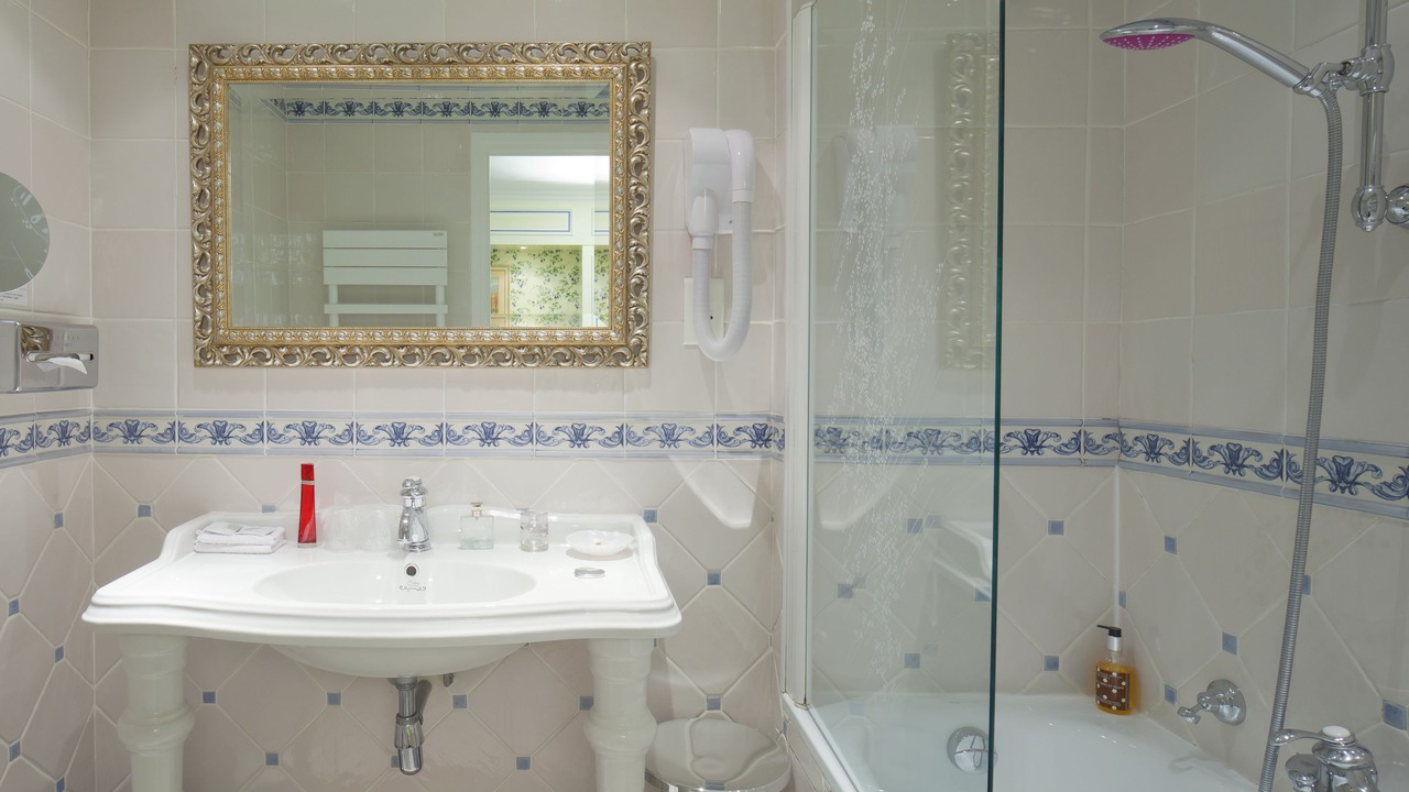 Photo of Bathroom in Saint-Merri