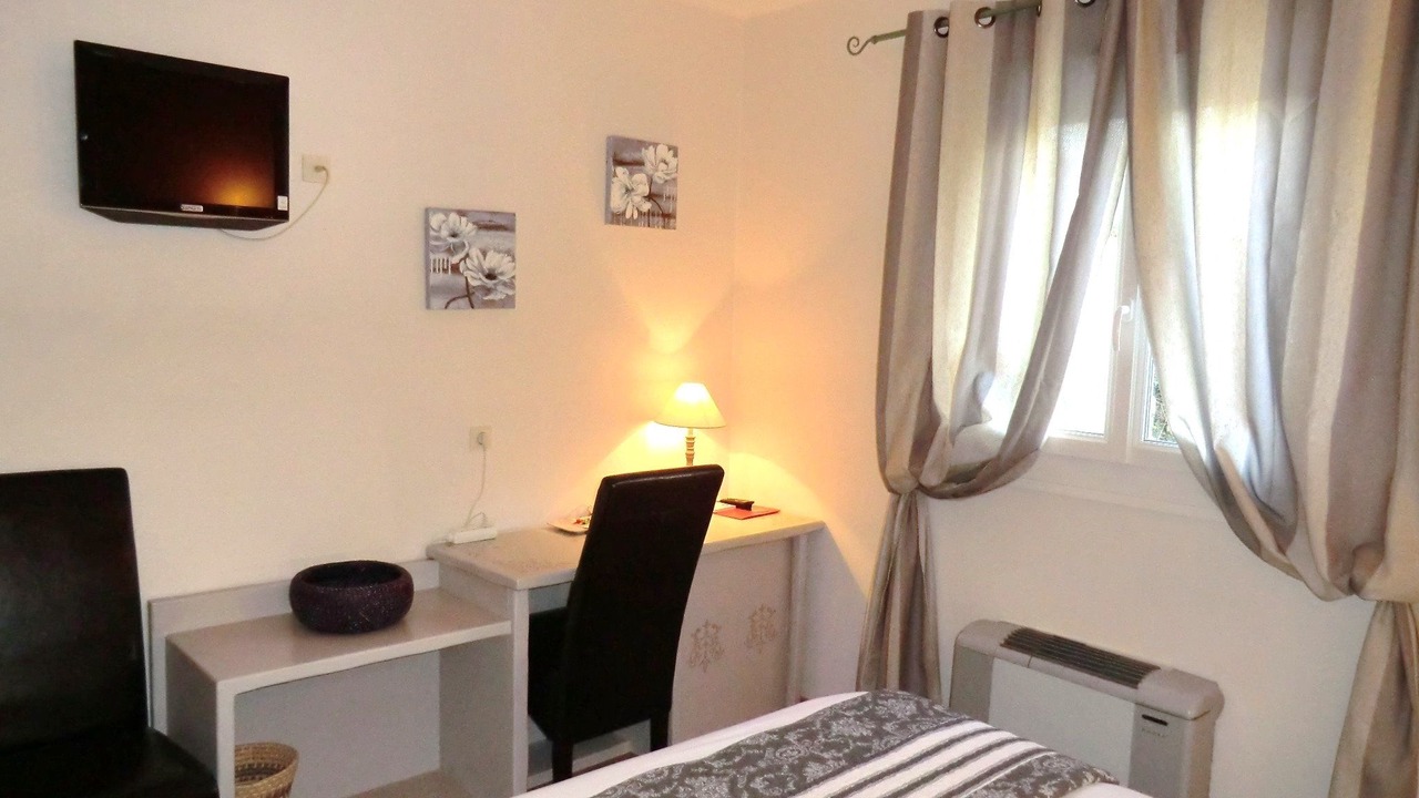 Photo of Bedroom in Entraigues-sur-la-Sorgue