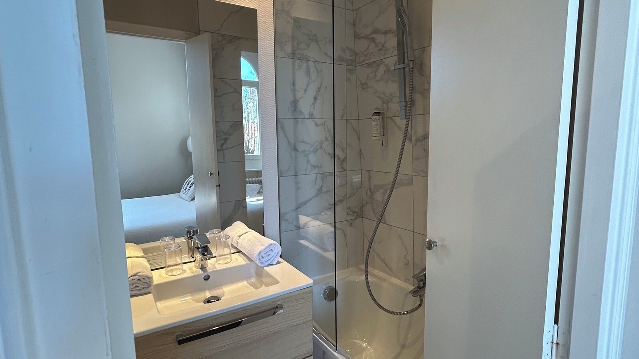 Photo of Bathroom in Saint-Servan