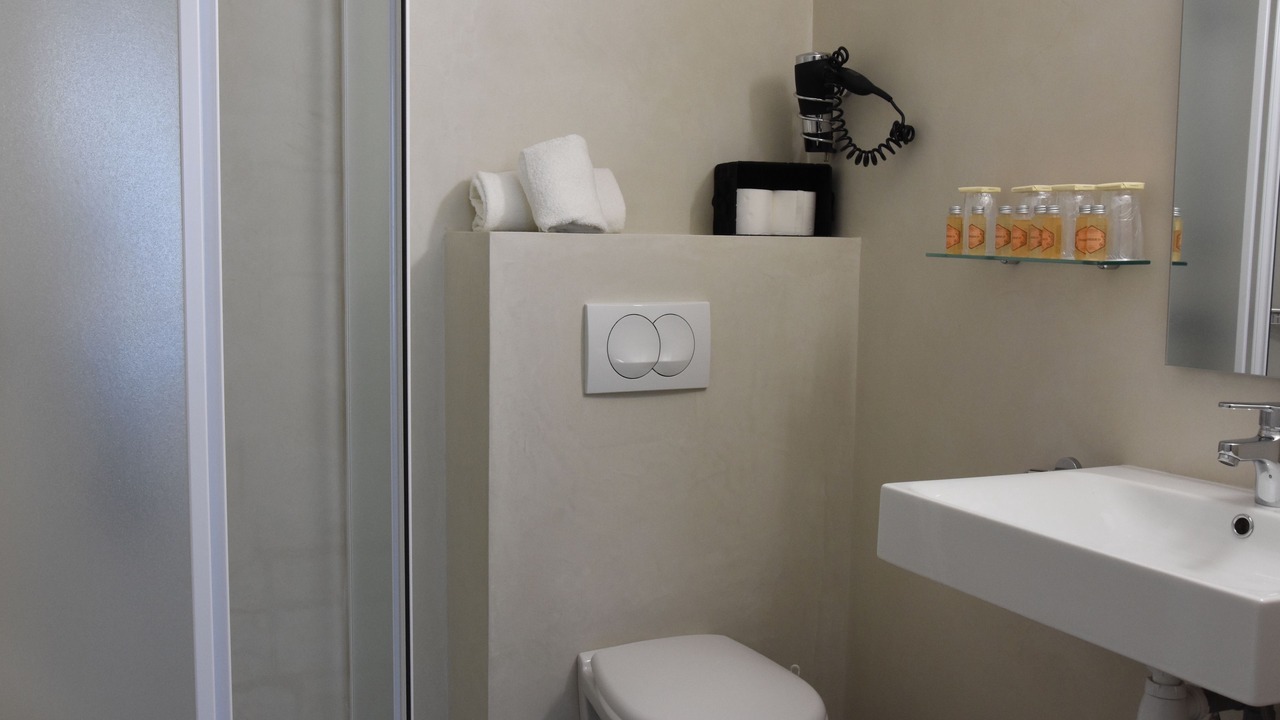 Photo of Bathroom in Avignon City Centre