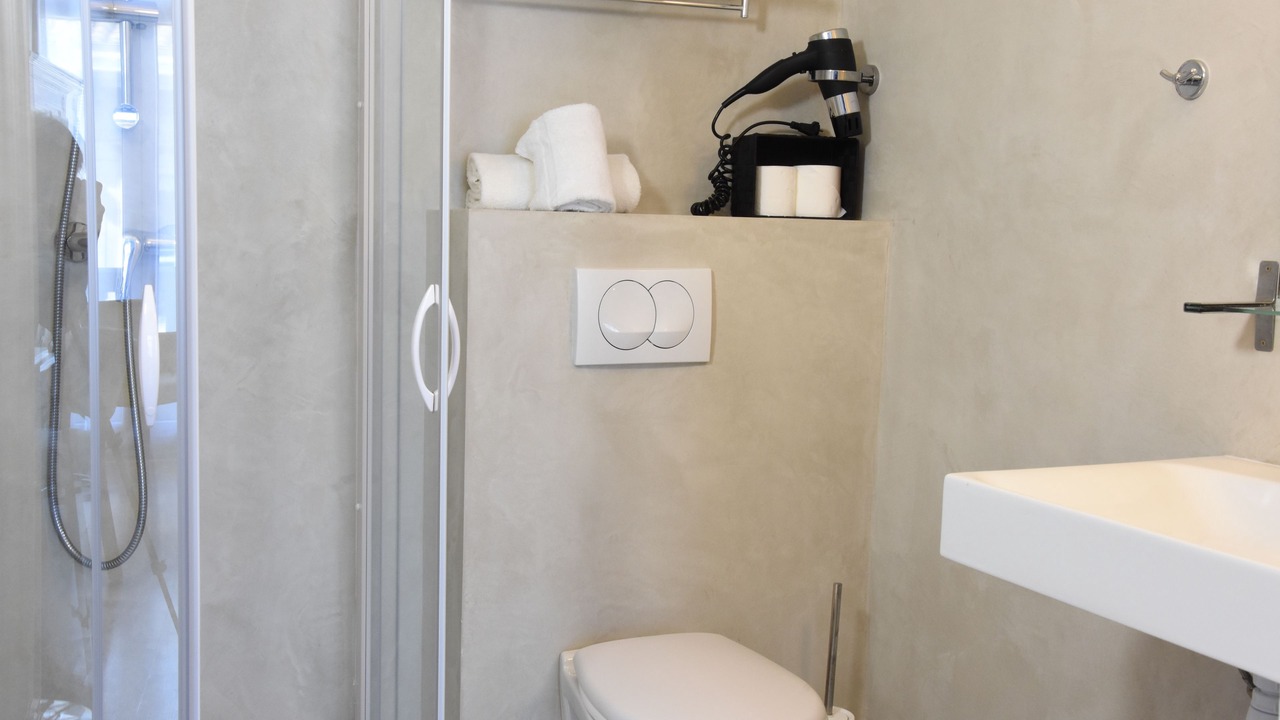 Photo of Bathroom in Avignon City Centre
