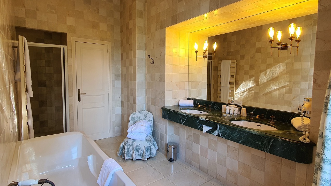 Photo of Bathroom in Vault-de-Lugny