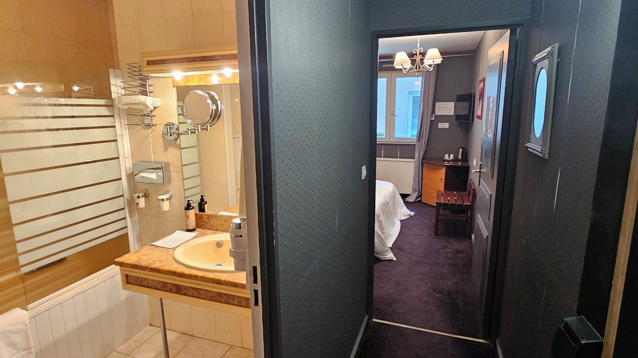 Photo of Bathroom in Rouen City Centre