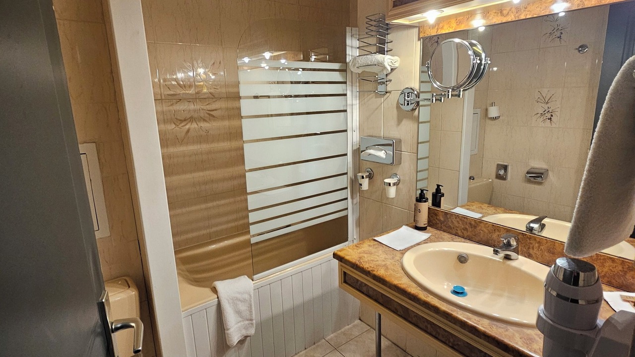 Photo of Bathroom in Rouen City Centre