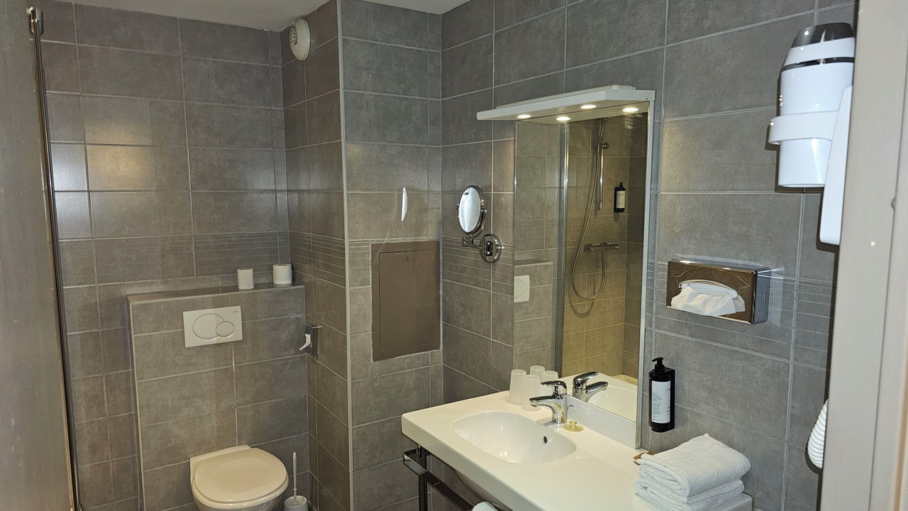 Photo of Bathroom in Rouen City Centre