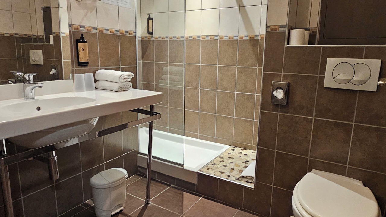 Photo of Bathroom in Rouen City Centre