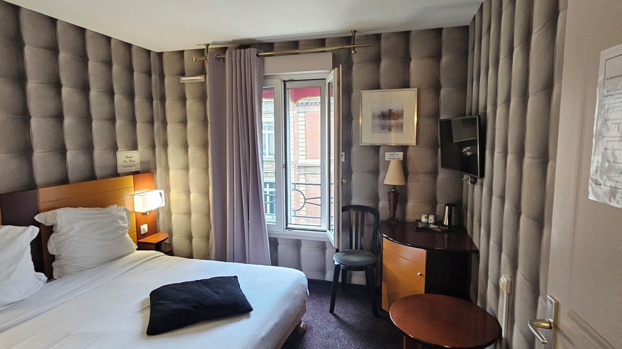 Photo of Bedroom in Rouen City Centre