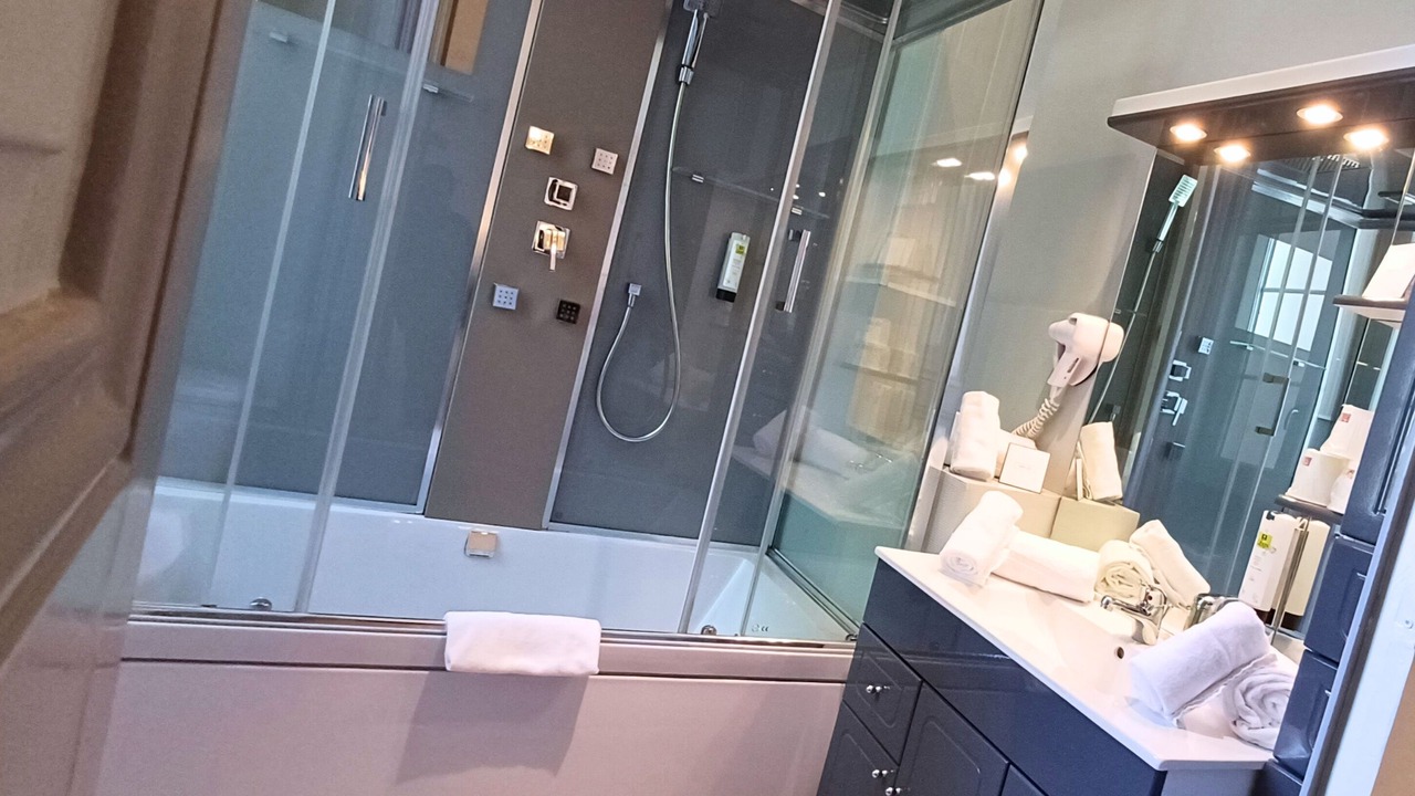 Photo of Bathroom in Bourbon-Lancy