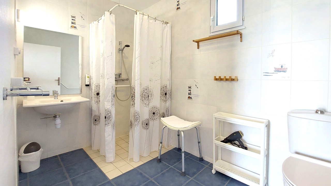 Photo of Bathroom in Tracy-sur-Mer