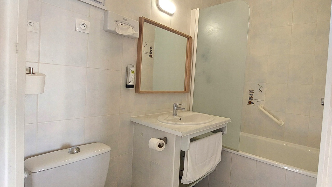 Photo of Bathroom in Tracy-sur-Mer