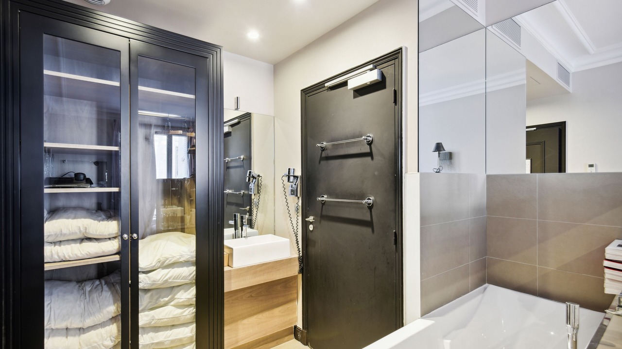 Photo of Bathroom in Porte-Dauphine