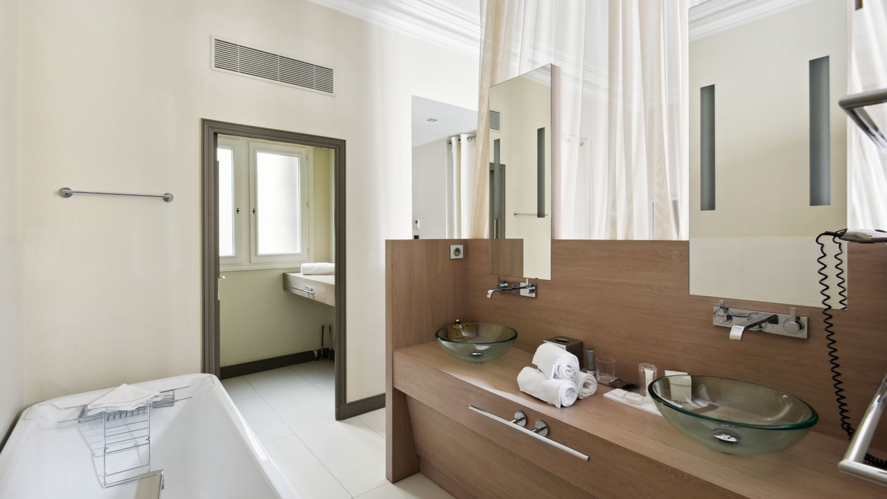 Photo of Bathroom in Porte-Dauphine