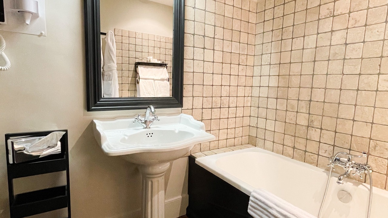 Photo of Bathroom in Chateauneuf-du-Pape
