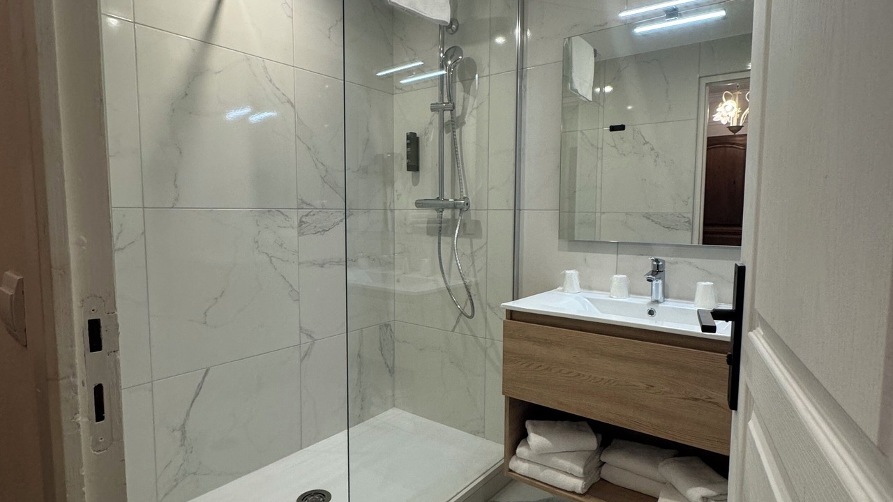 Photo of Bathroom in Saint-Gatien-des-Bois