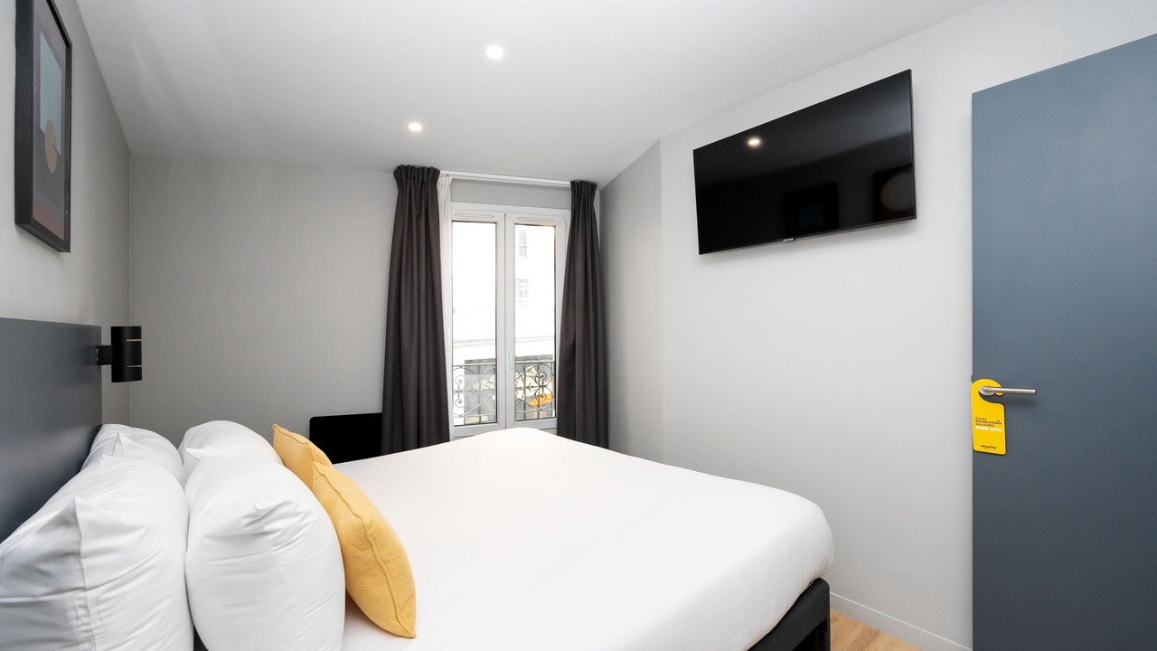 Photo of Bedroom in 10th Arrondissement