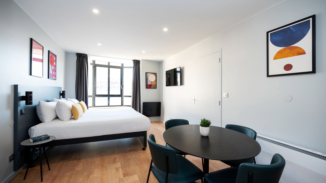 Photo of Bedroom in 10th Arrondissement
