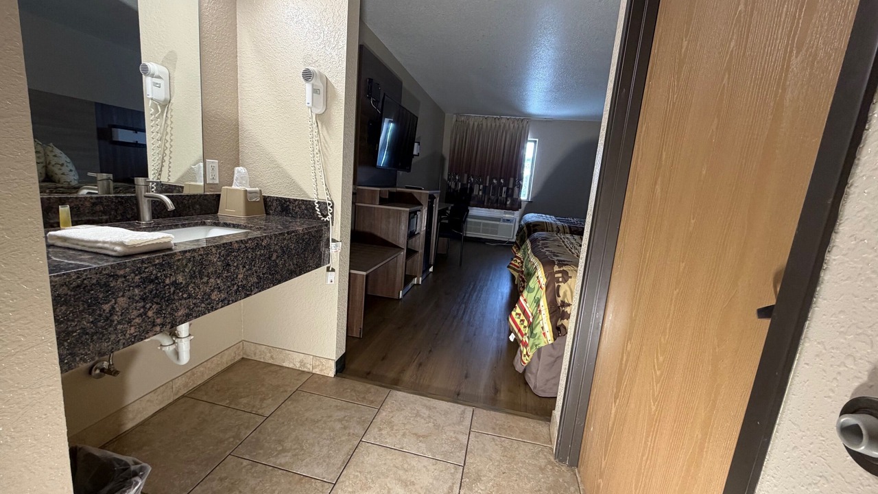 Photo of Bedroom in Neosho