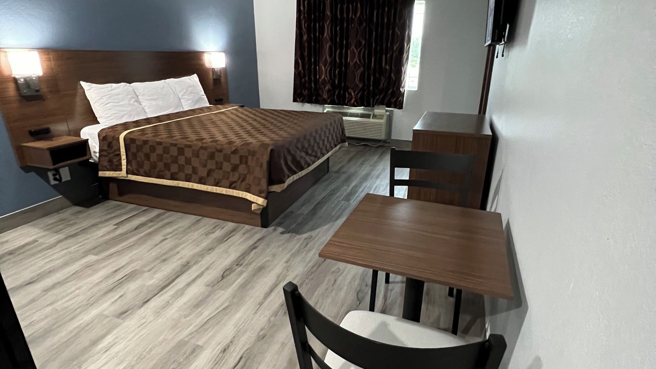 Photo of Bedroom in Channelview