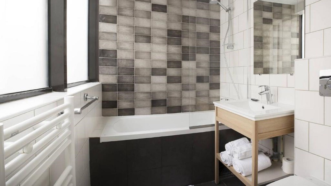 Photo of Bathroom in Issy-les-Moulineaux