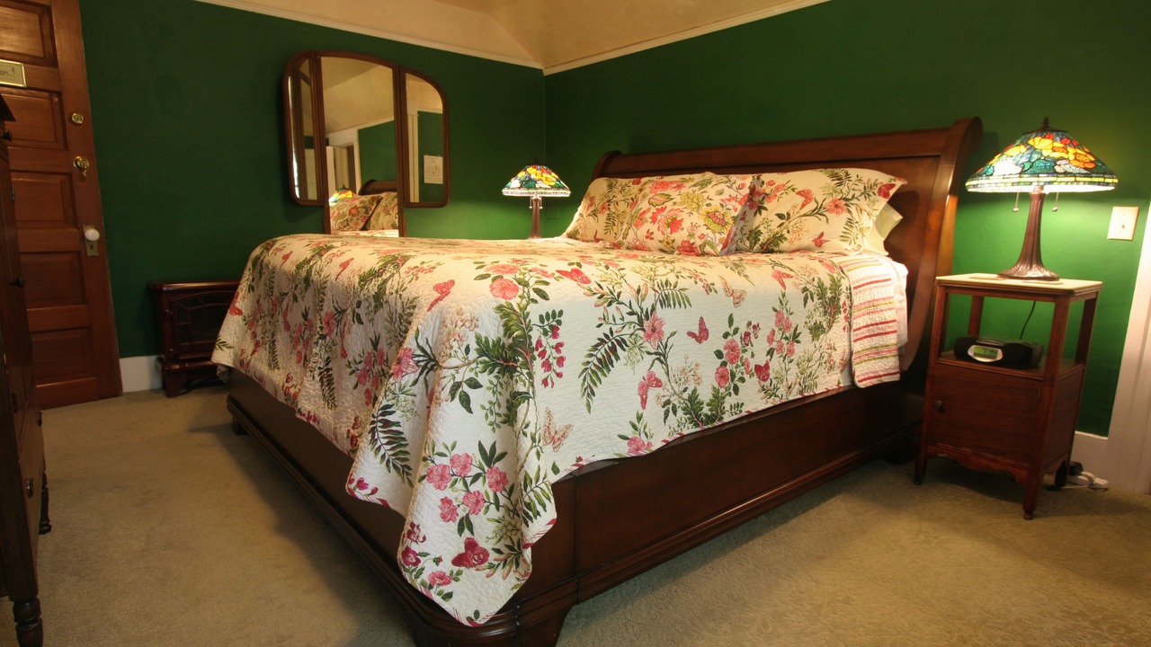 Photo of Bedroom in Eastsound