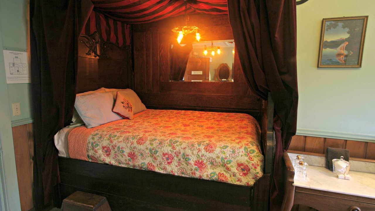 Photo of Bedroom in Eastsound