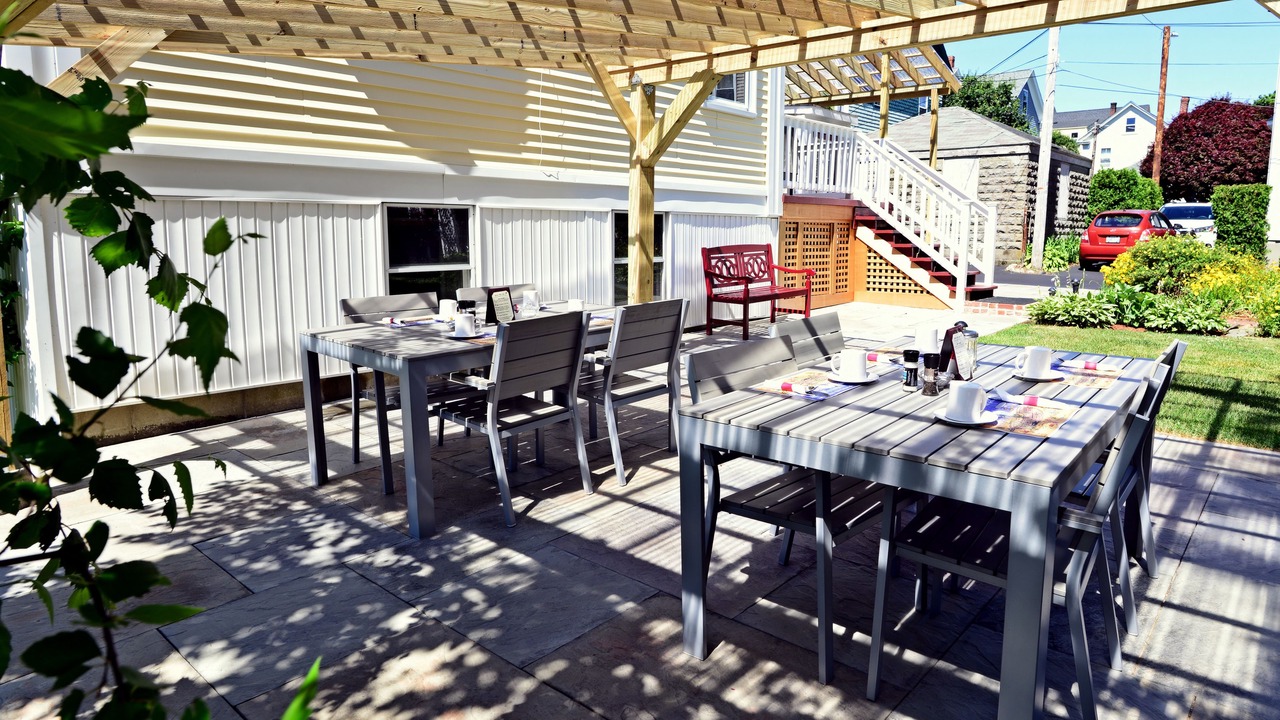 Photo of Outdoor in Off Broadway