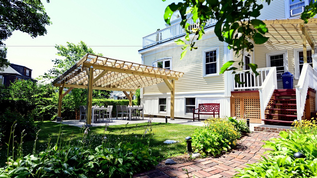 Photo of Outdoor in Off Broadway