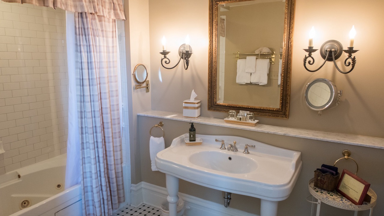 Photo of Bathroom in Shadyside