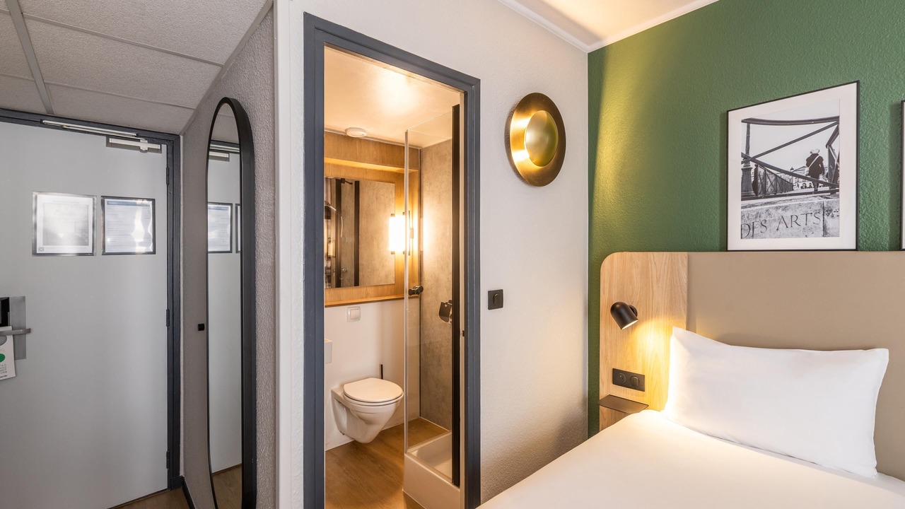 Photo of Bedroom in Levallois-Perret