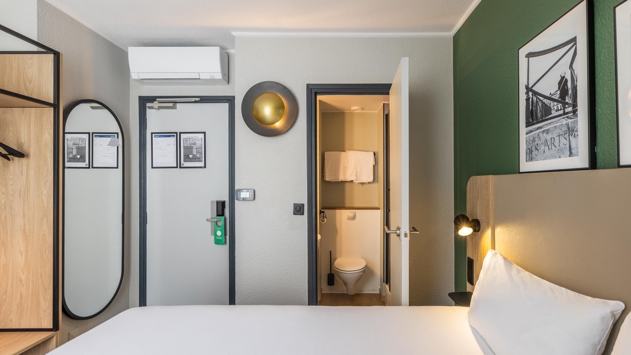 Photo of Bedroom in Levallois-Perret