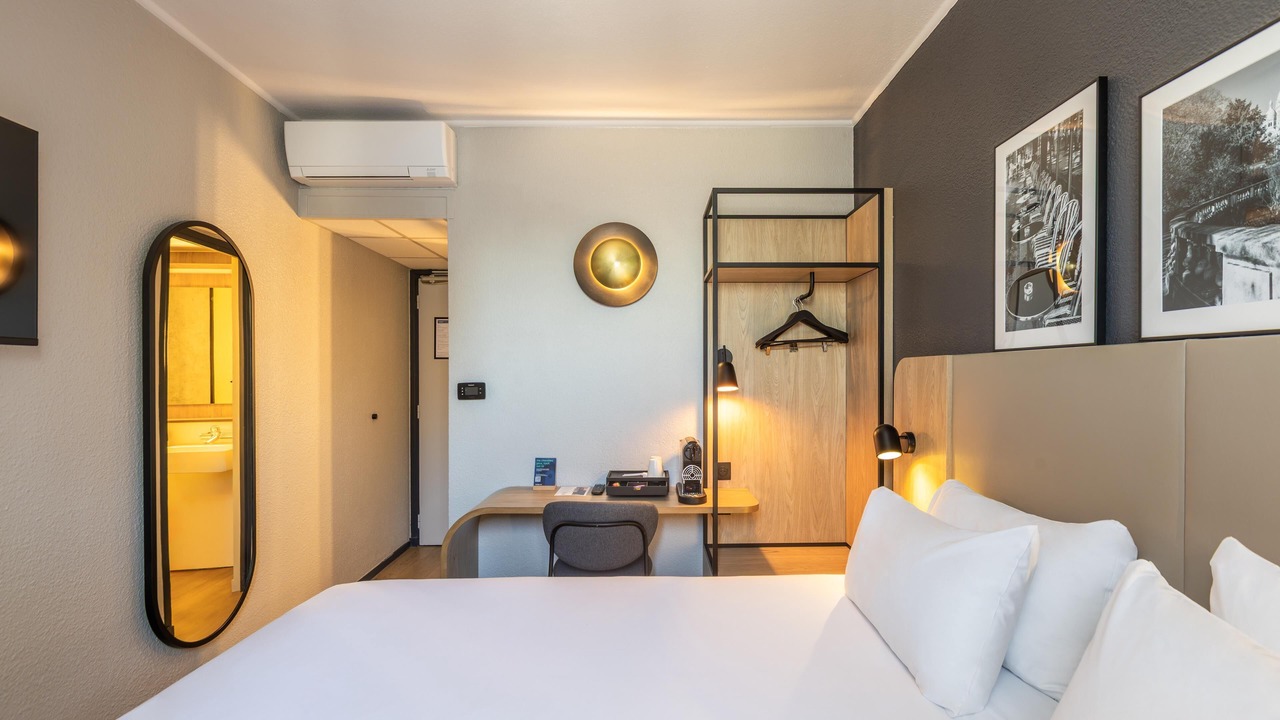 Photo of Bedroom in Levallois-Perret