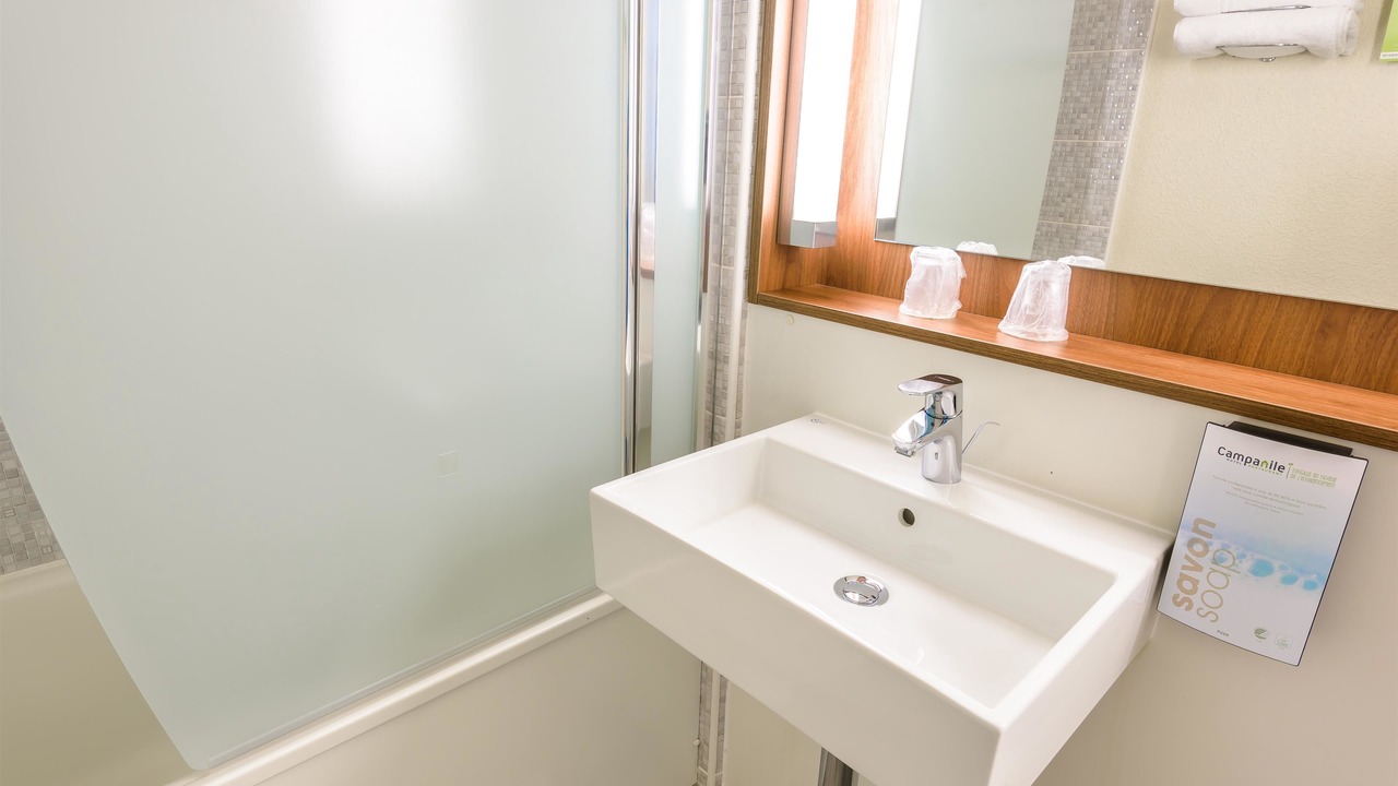 Photo of Bathroom in Sept Deniers - Ginestous