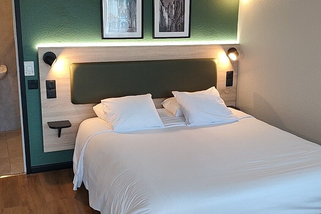 Photo of Bedroom in Mont-Saint-Aignan