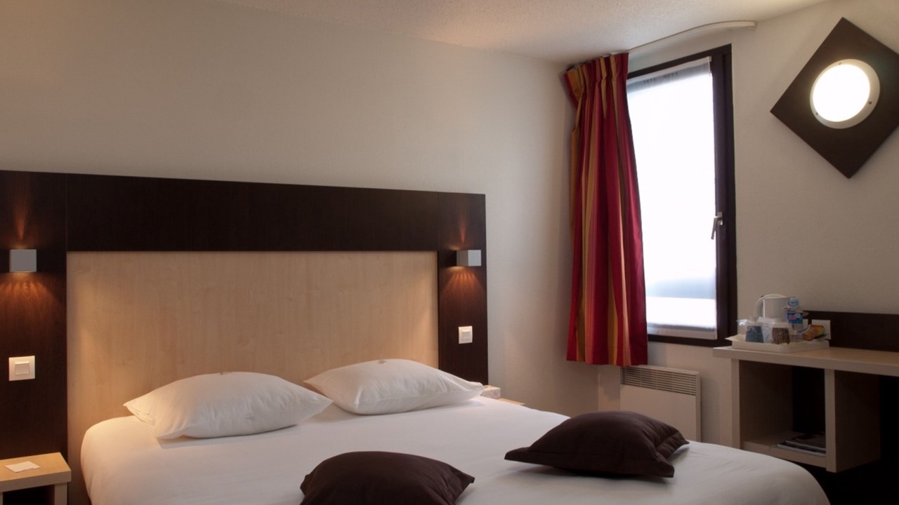 Photo of Bedroom in Mont-Saint-Aignan