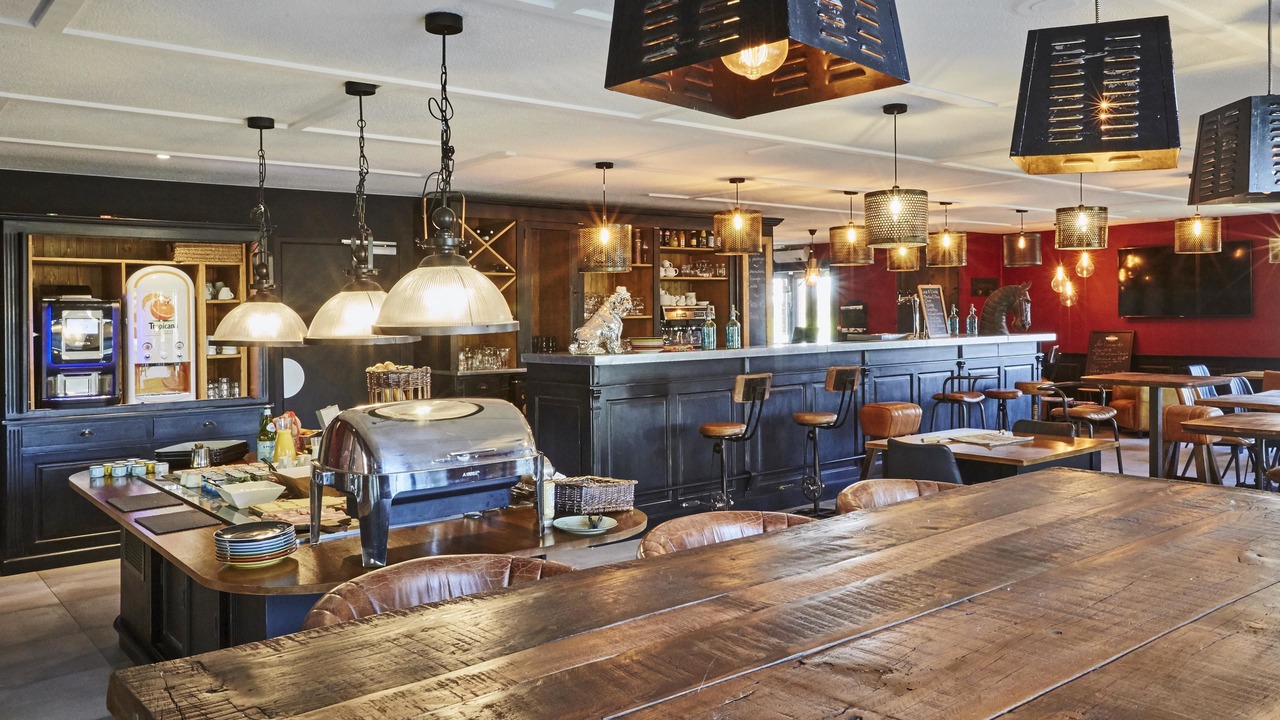 Photo of Others in Hem