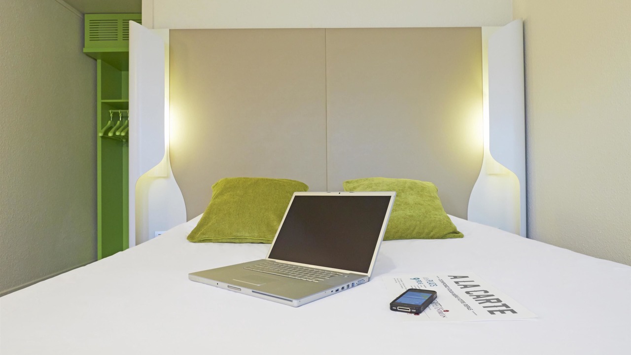 Photo of Bedroom in Lens