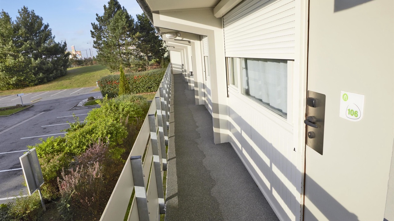 Photo of Outdoor in Lens