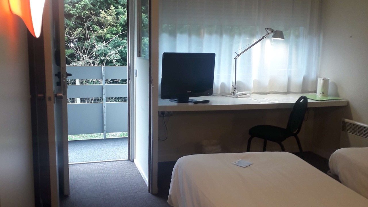 Photo of Bedroom in Lens