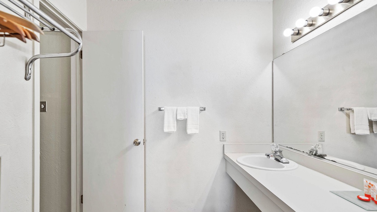 Photo of Bathroom in Junction