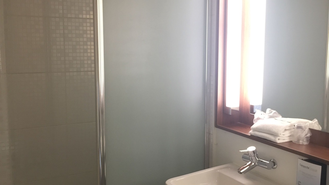 Photo of Bathroom in Saint-Herblain