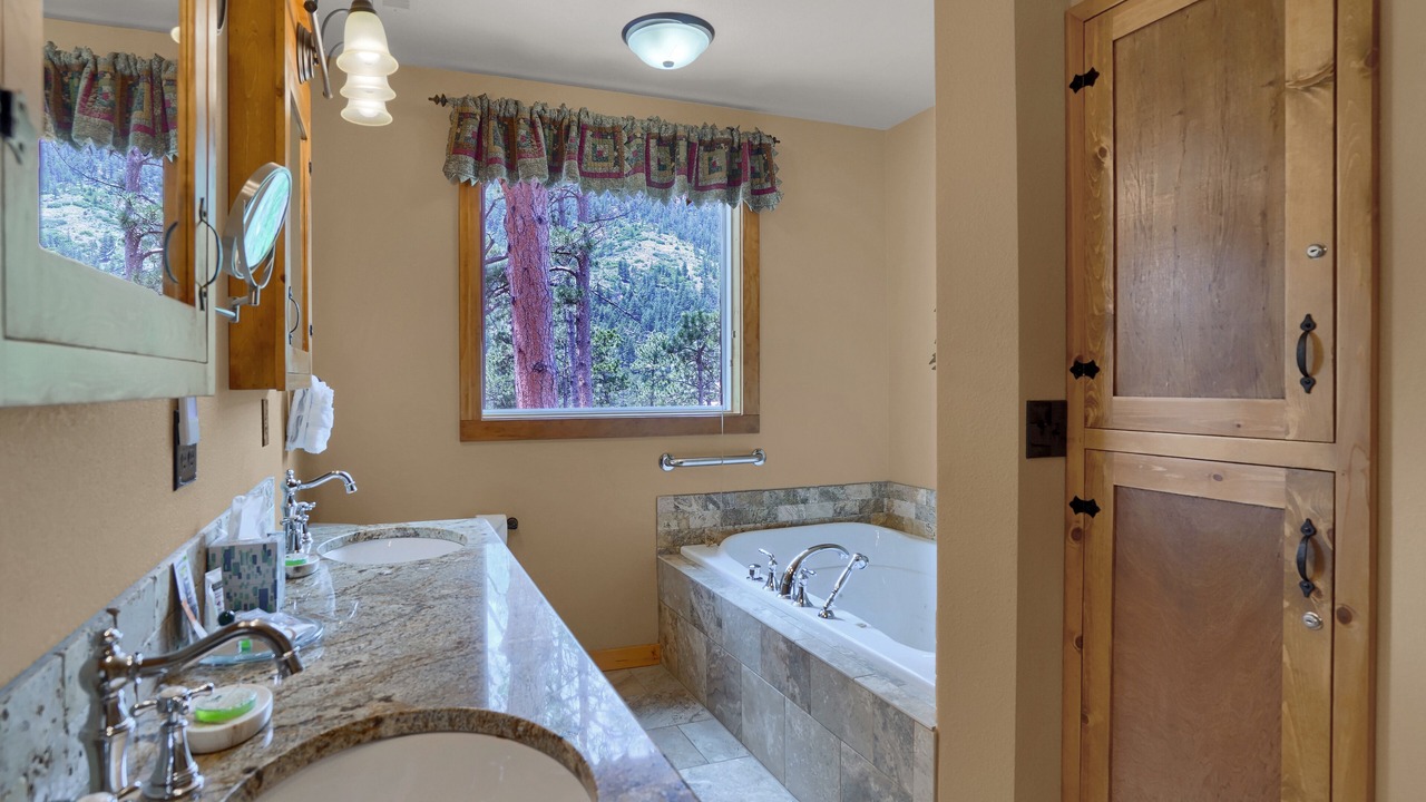Photo of Bathroom in Cascade