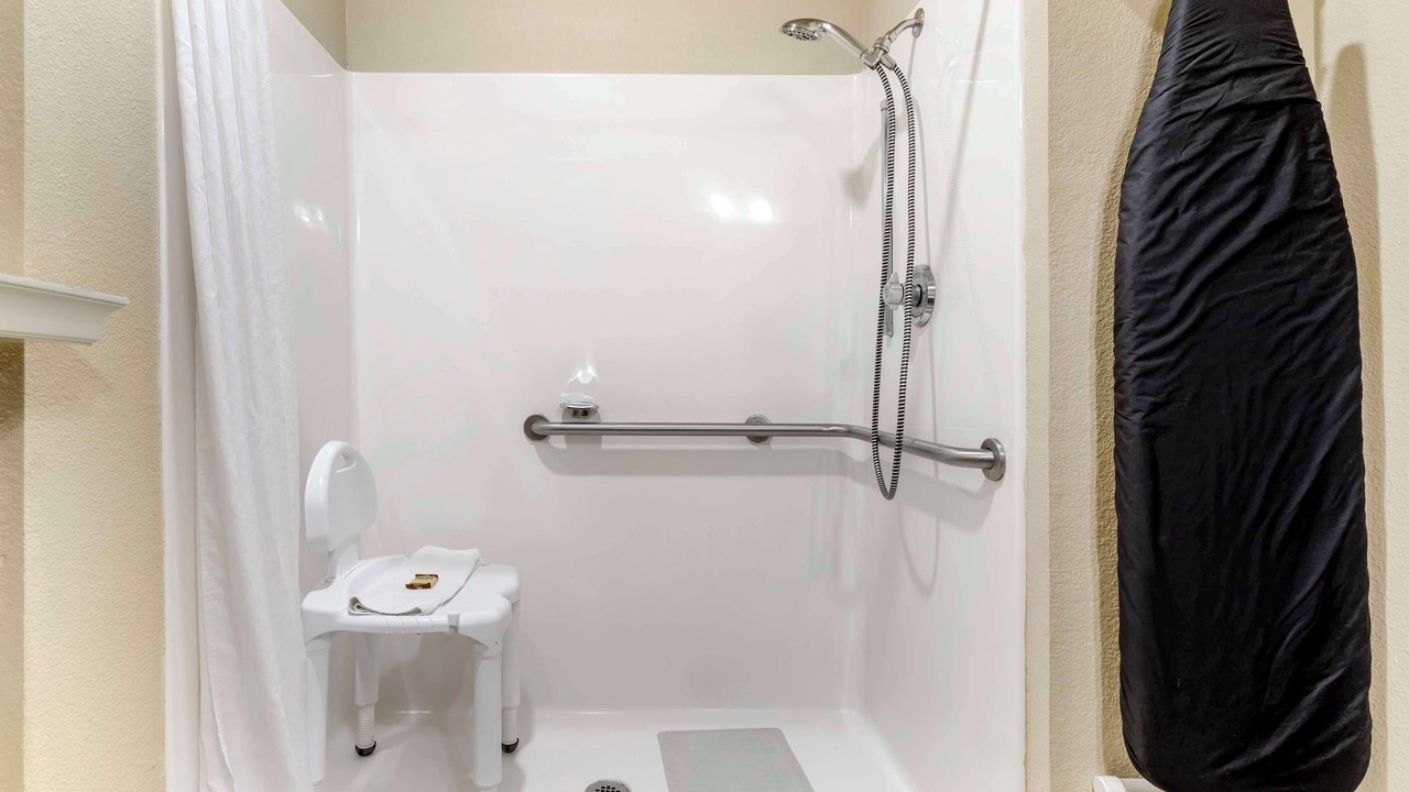 Photo of Bathroom in Crown Colony