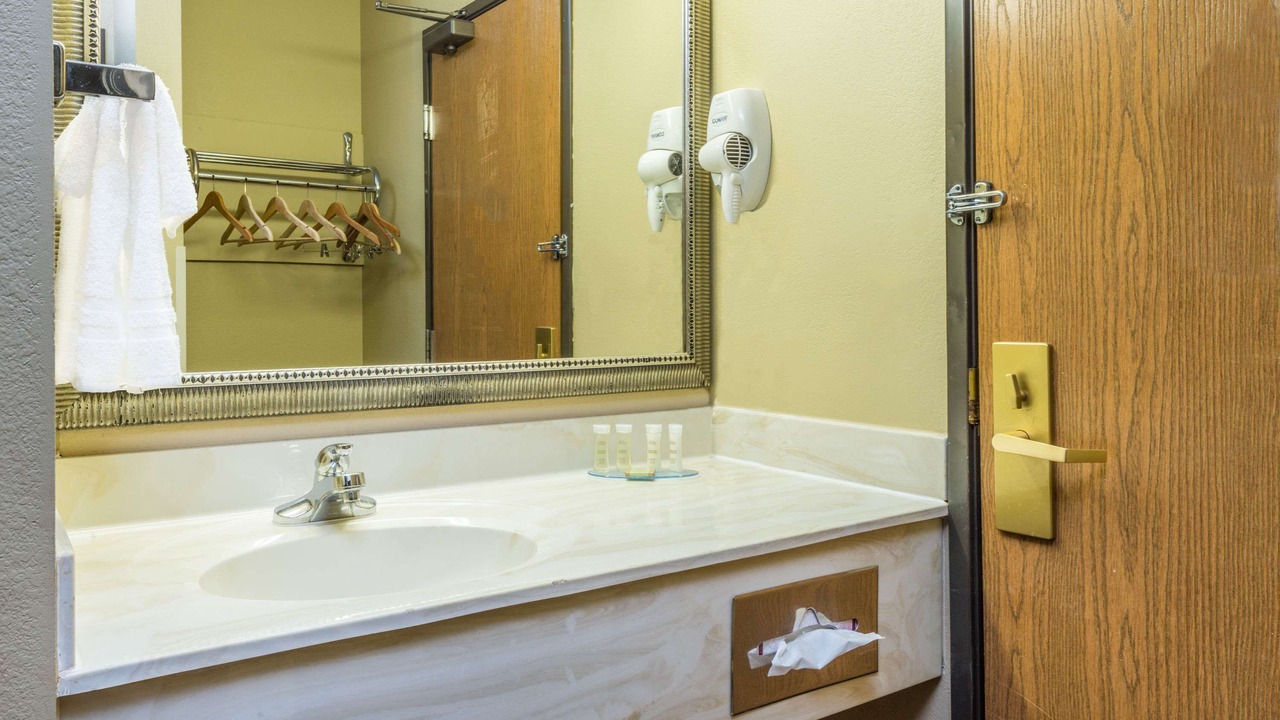 Photo of Bedroom in Troy