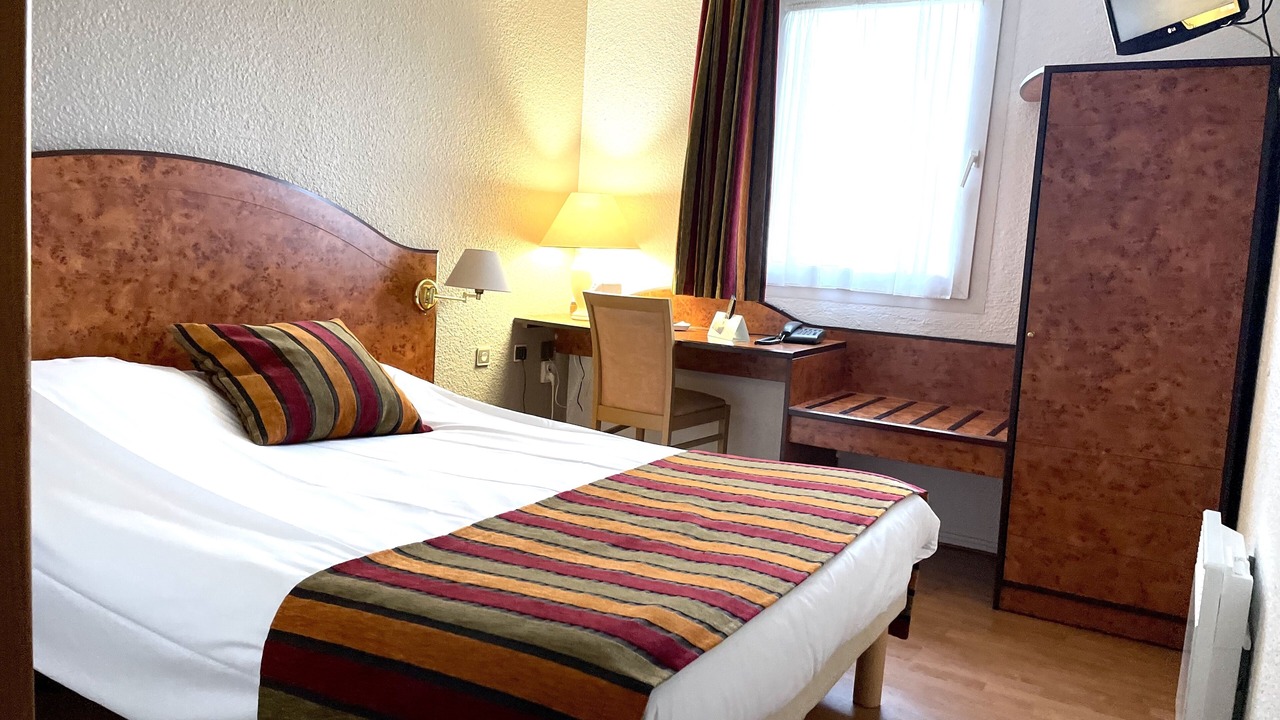 Photo of Bedroom in Calais Frethun