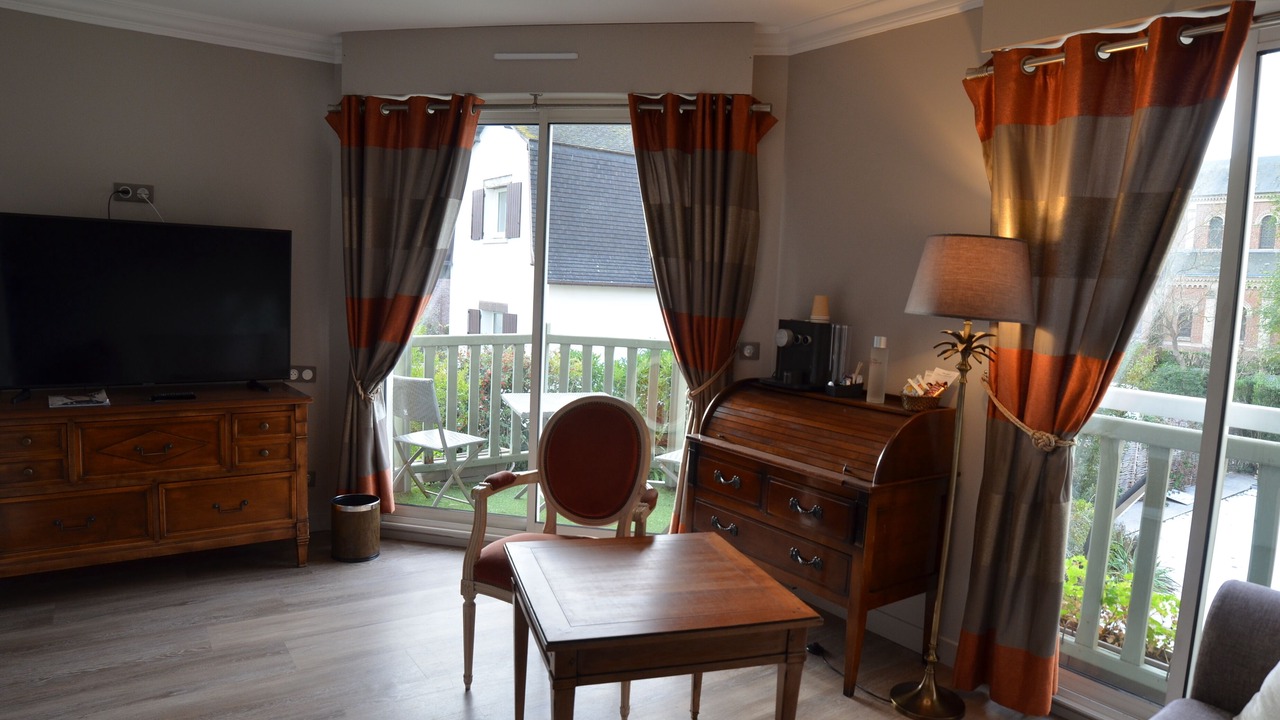 Photo of Bedroom in Deauville City Centre