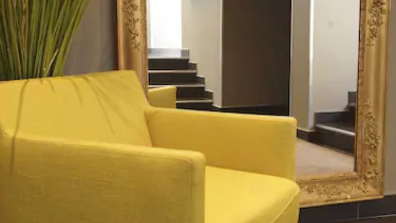 Photo of Others in Valence