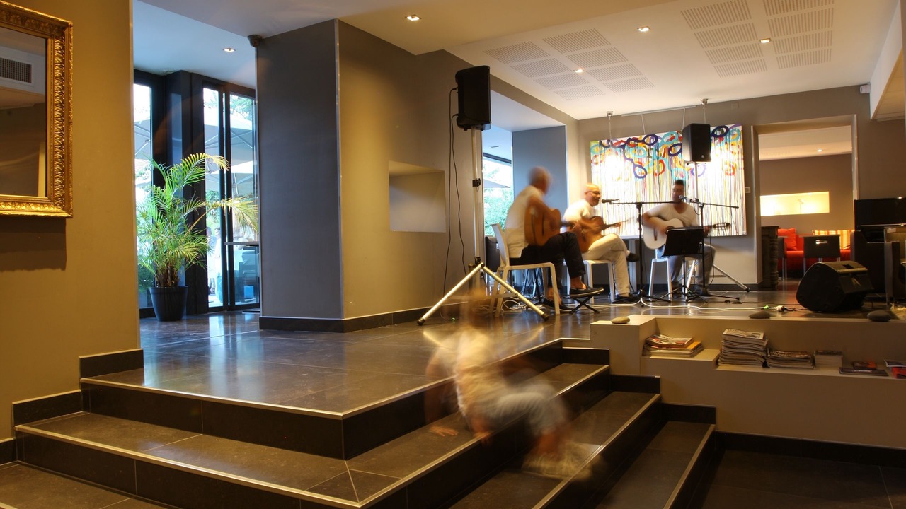 Photo of Others in Valence